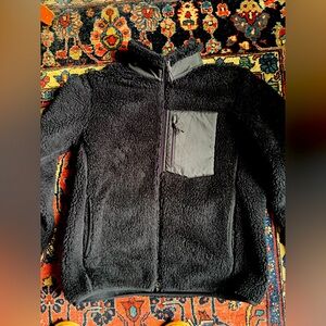 Uniqlo Men Black Fleece Jacket with Gray Pocket - Medium